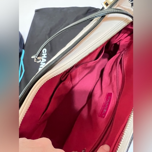 CHANEL 💯 Authentic medium two-toned Gabrielle Hobo - Picture 13 of 16